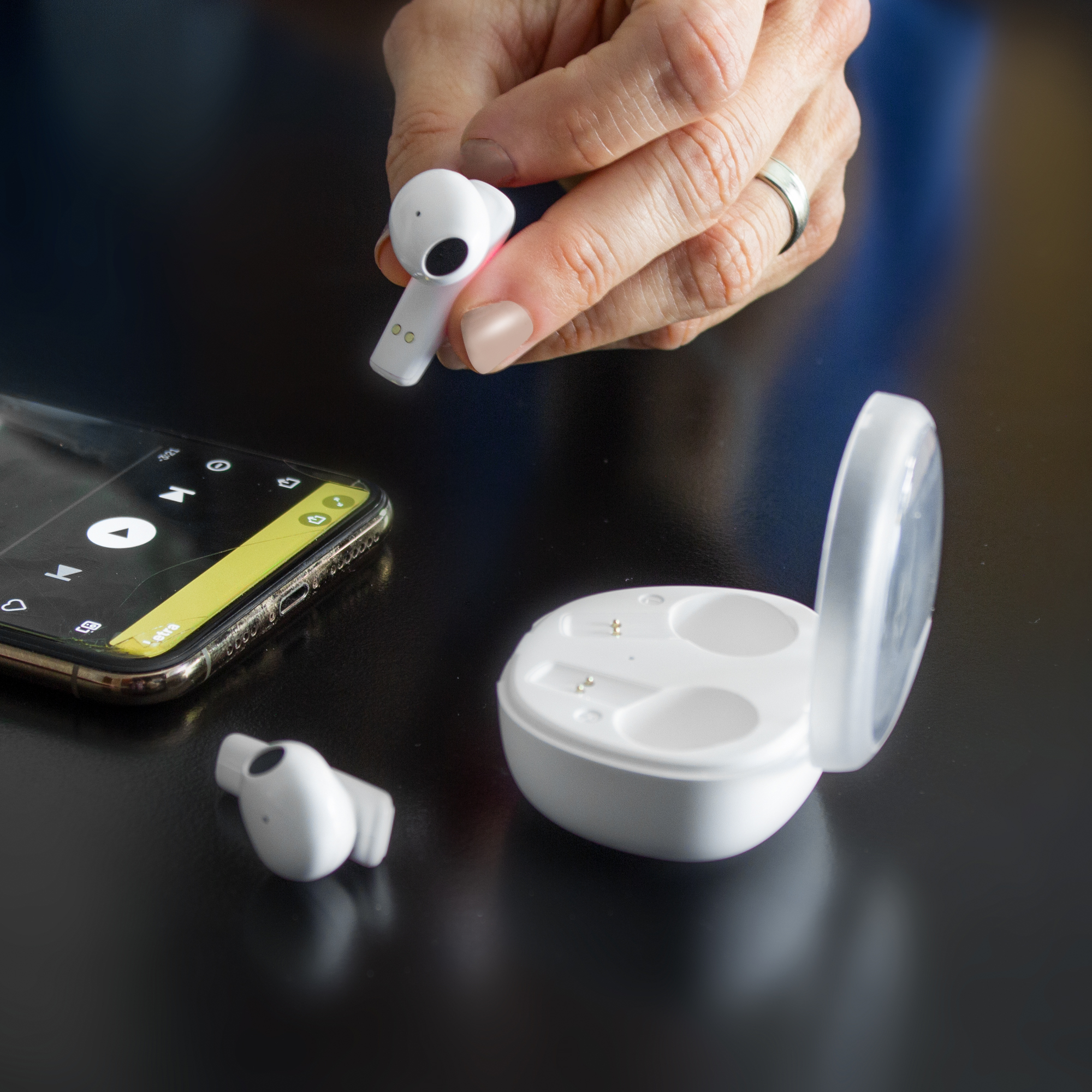 altpromocional_publicitario_auriculares_Bluetooth_EC756-contexto-2-1.jpg