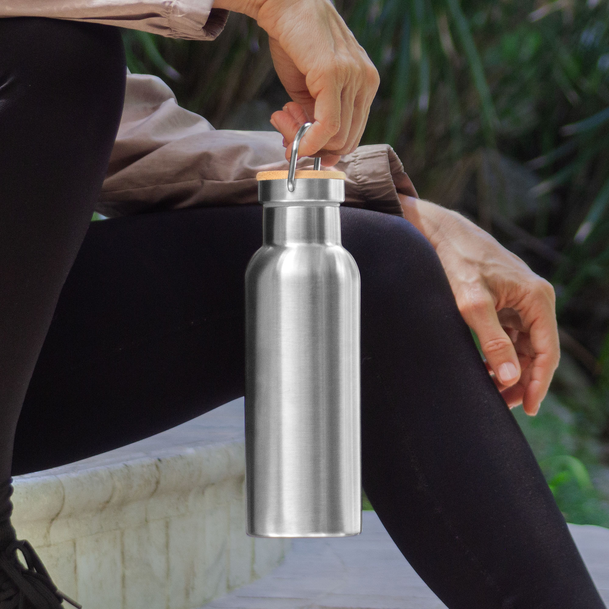 altpromocional_publicitario_botella-Termica-T679_plata-contexto-1.jpg