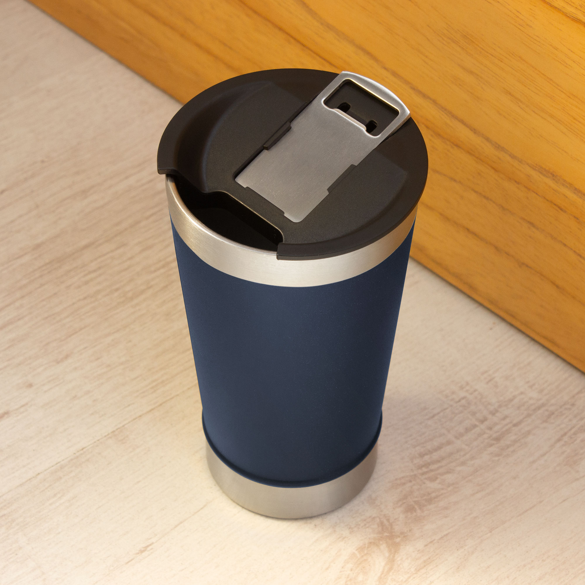 altpromocional_publicitario_vaso_acero_inoxidable_T657_contexto-azul-1.jpg